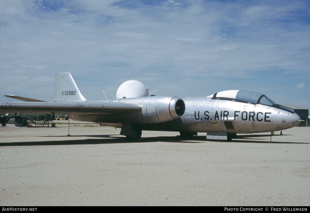 Aircraft Photo of 53-3982 / 0-33982 | Martin EB-57D Canberra | USA - Air Force | AirHistory.net #166745