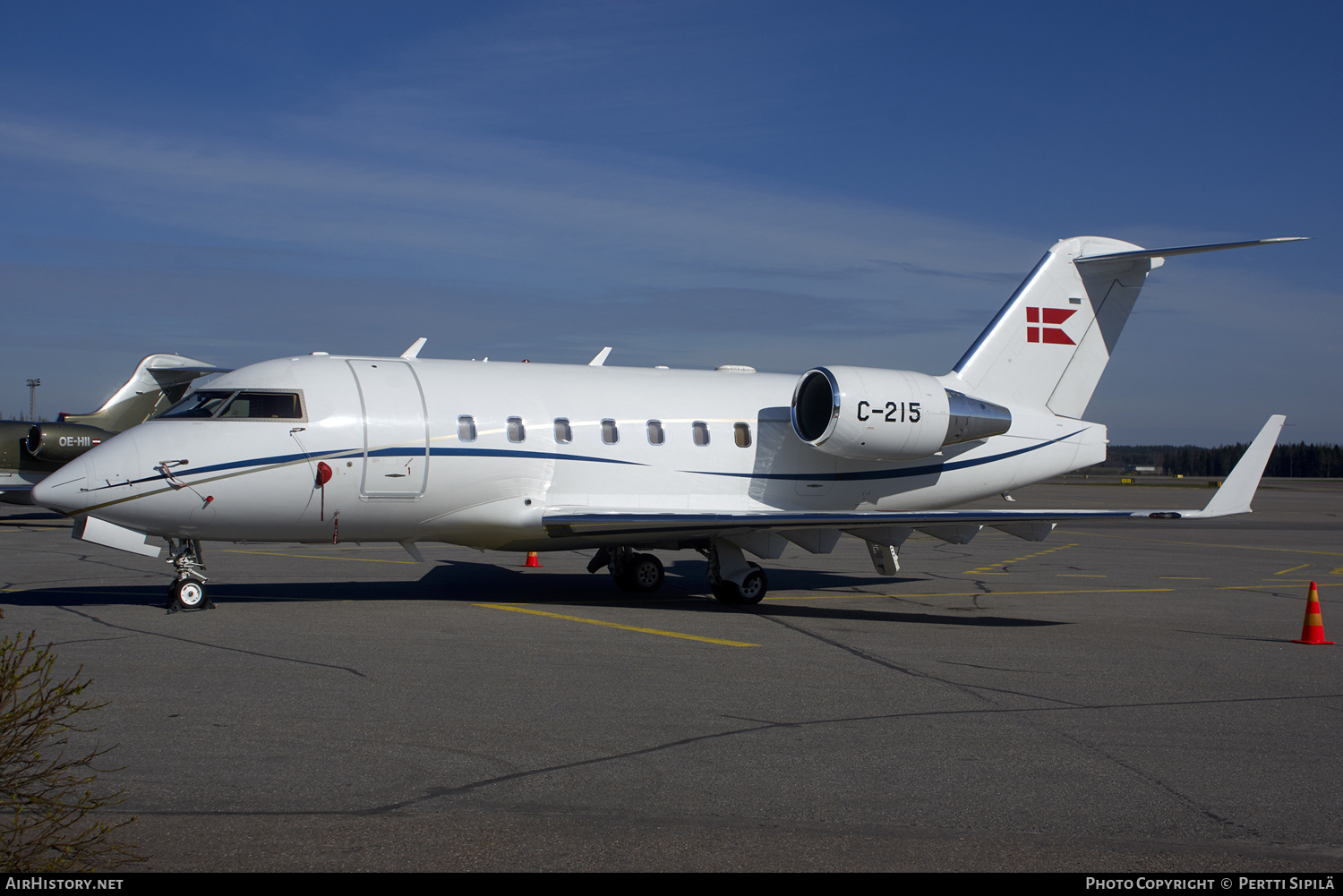 Aircraft Photo of C-215 | Bombardier Challenger 604 (CL-600-2B16) | Denmark - Air Force | AirHistory.net #166874