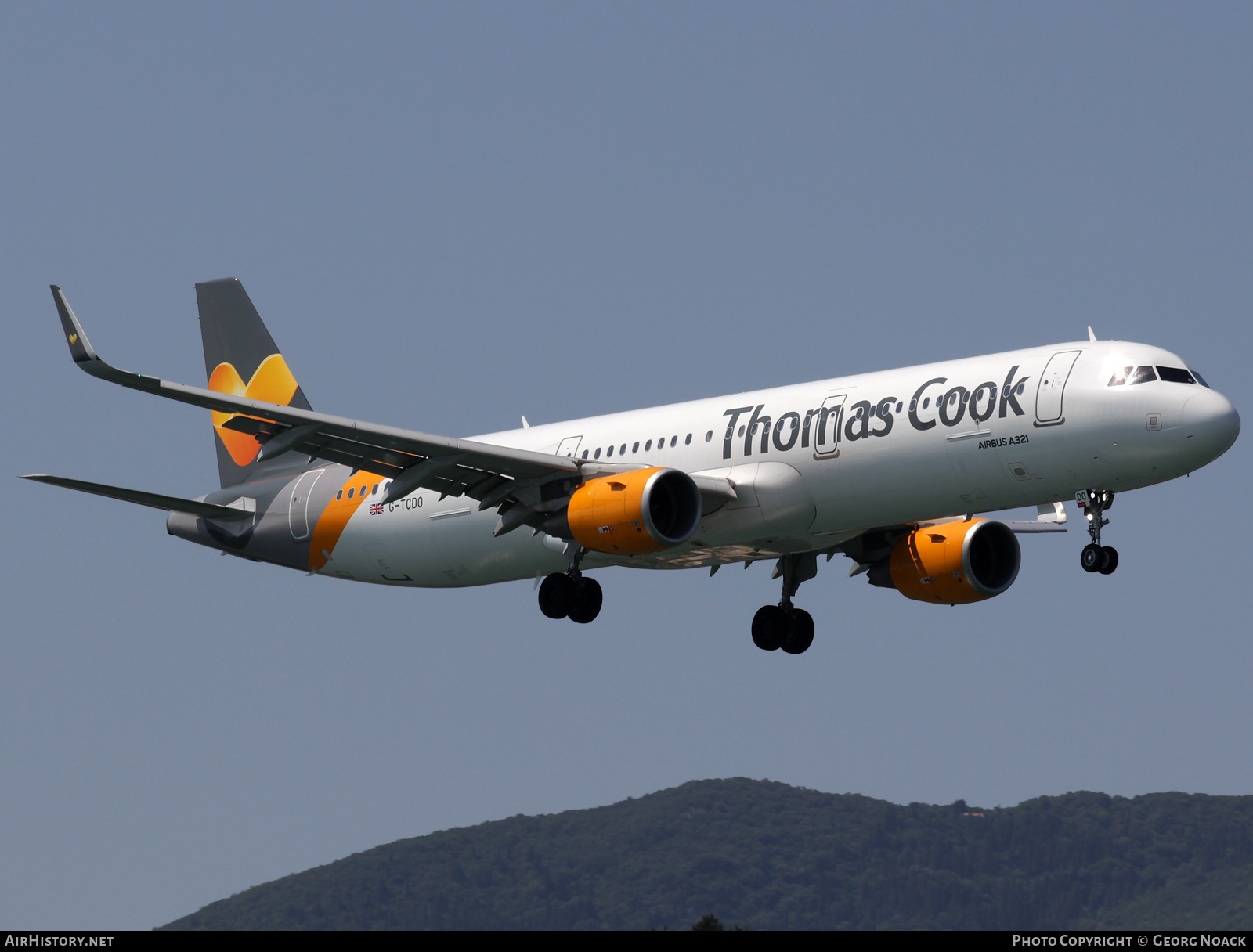 Aircraft Photo of G-TCDO | Airbus A321-211 | Thomas Cook Airlines | AirHistory.net #166915