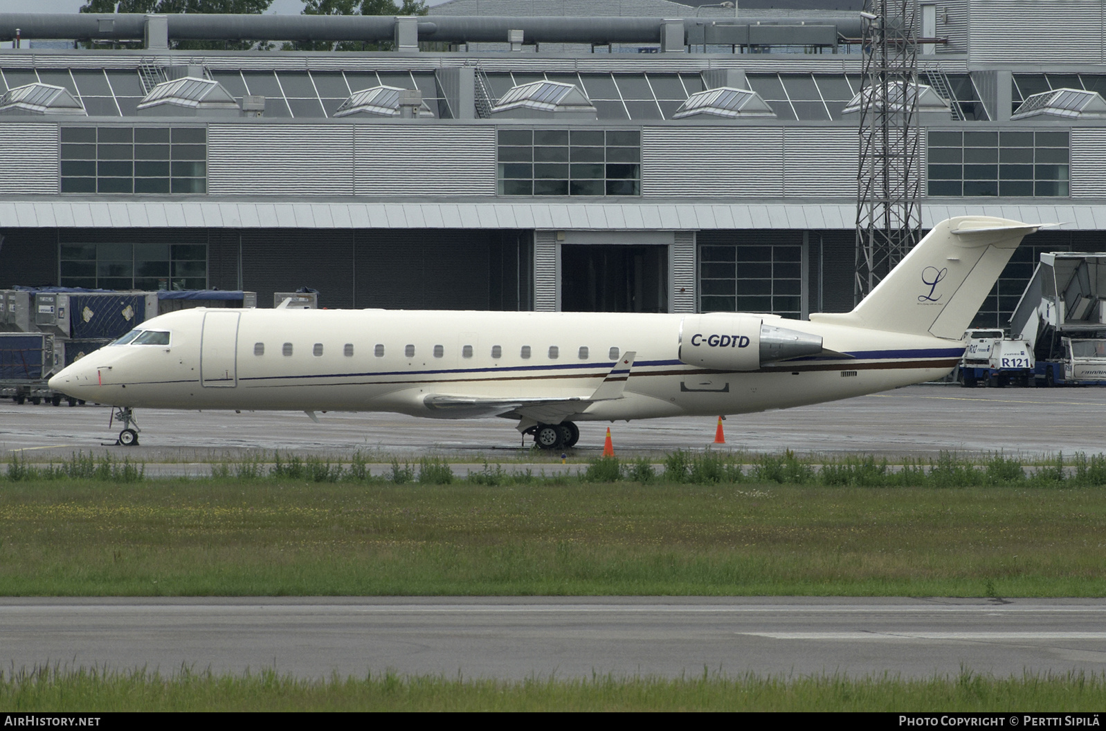 Aircraft Photo of C-GDTD | Bombardier Challenger 850 (CRJ-200SE/CL-600-2B19) | AirHistory.net #167017