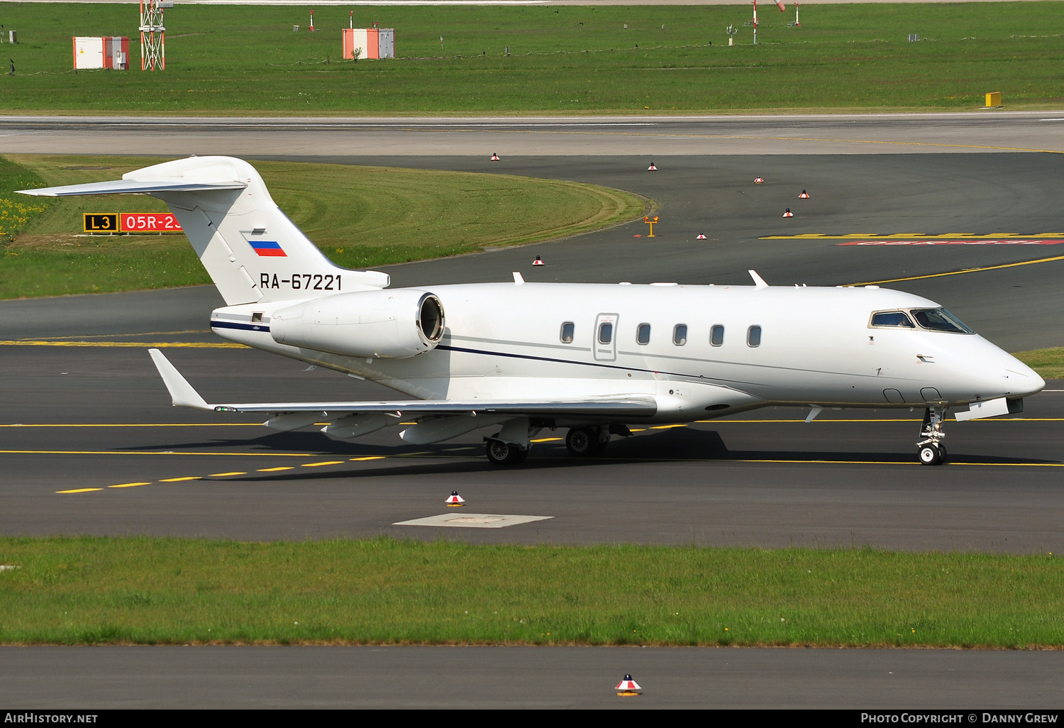 Aircraft Photo of RA-67221 | Bombardier Challenger 300 (BD-100-1A10) | AirHistory.net #167249
