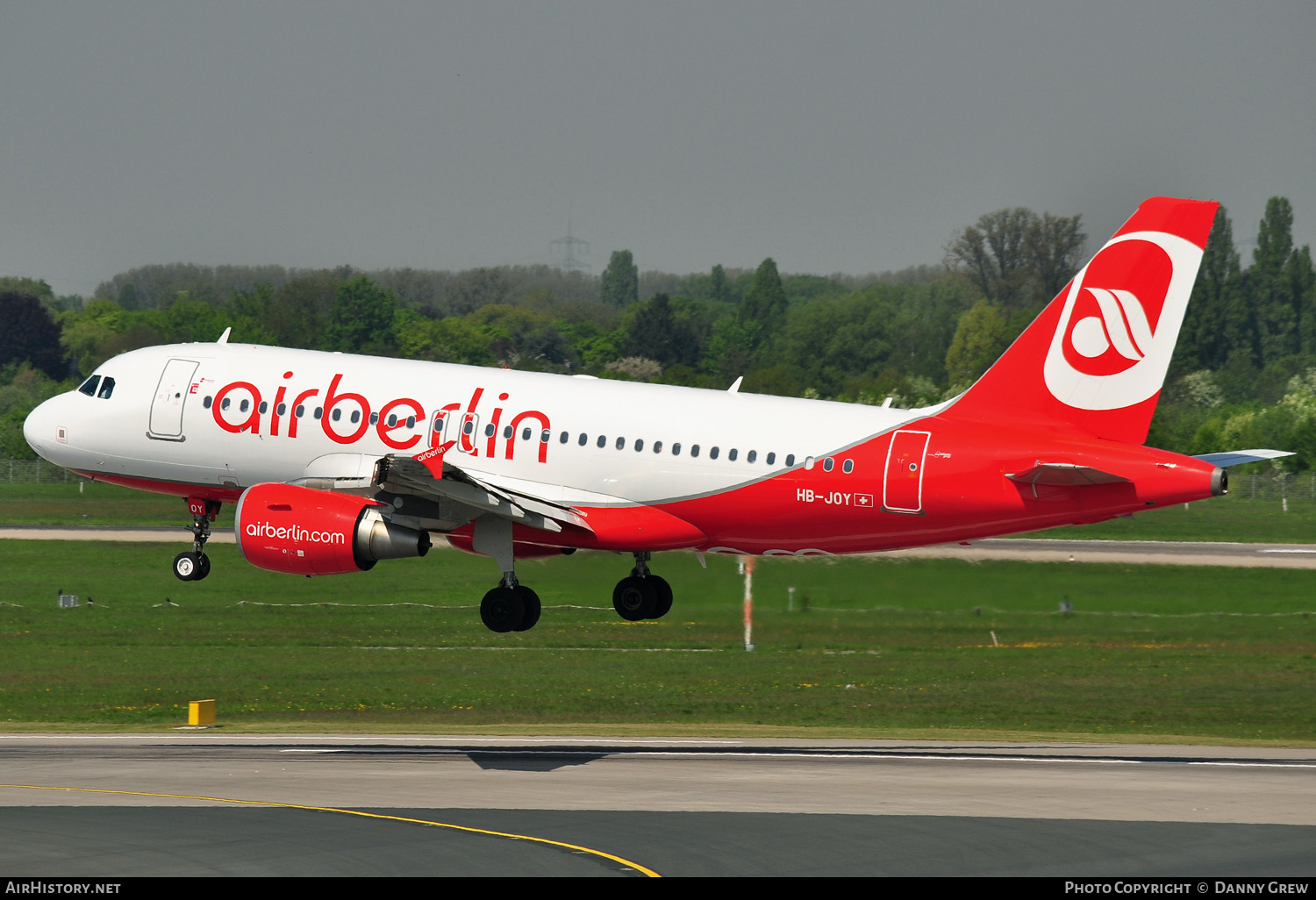 Aircraft Photo of HB-JOY | Airbus A319-112 | Air Berlin | AirHistory.net #167270