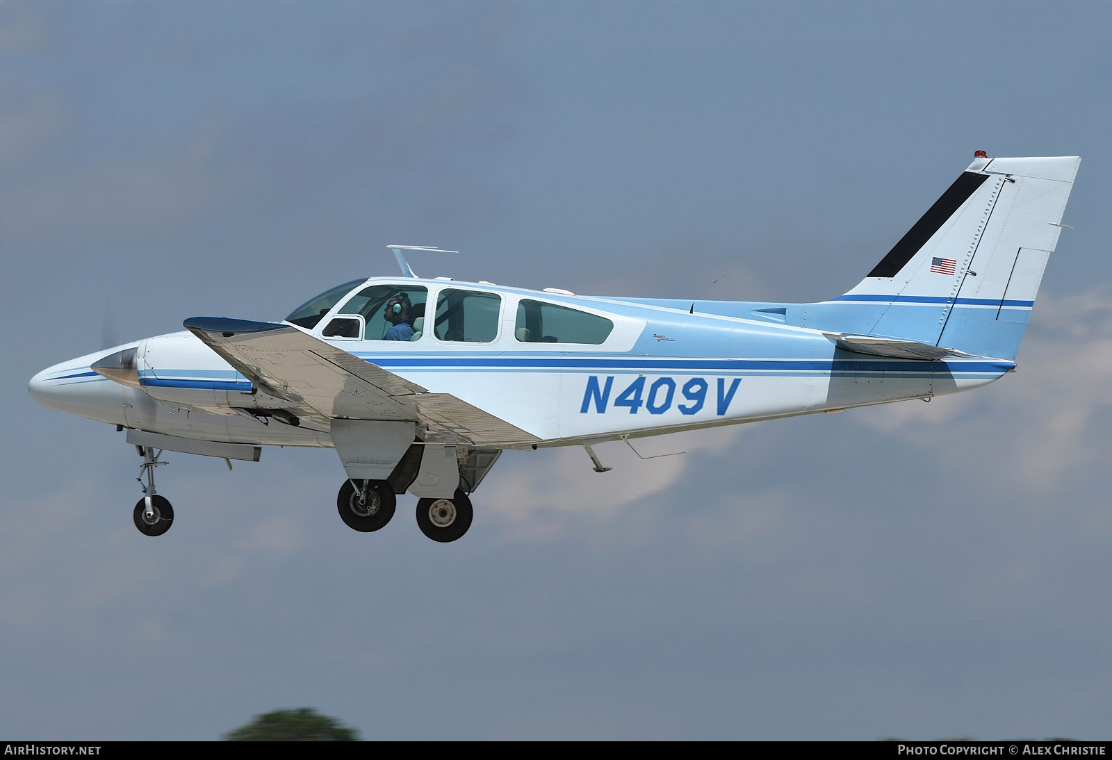 Aircraft Photo of N409V | Beech C55 Baron (95-C55) | AirHistory.net #167416