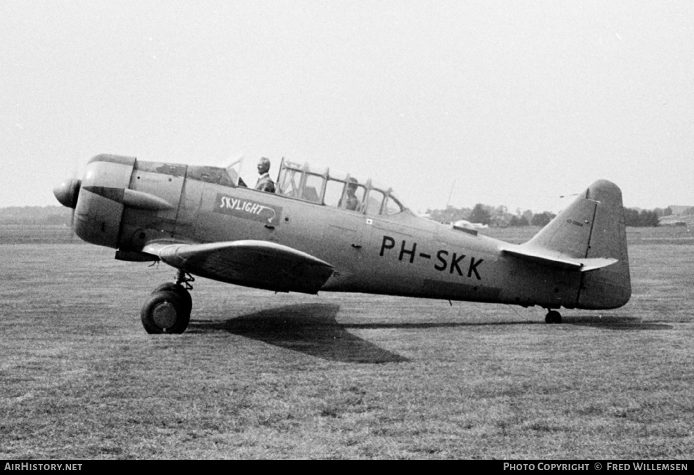 Aircraft Photo of PH-SKK | North American AT-16 Harvard IIB | Skylight | AirHistory.net #167526