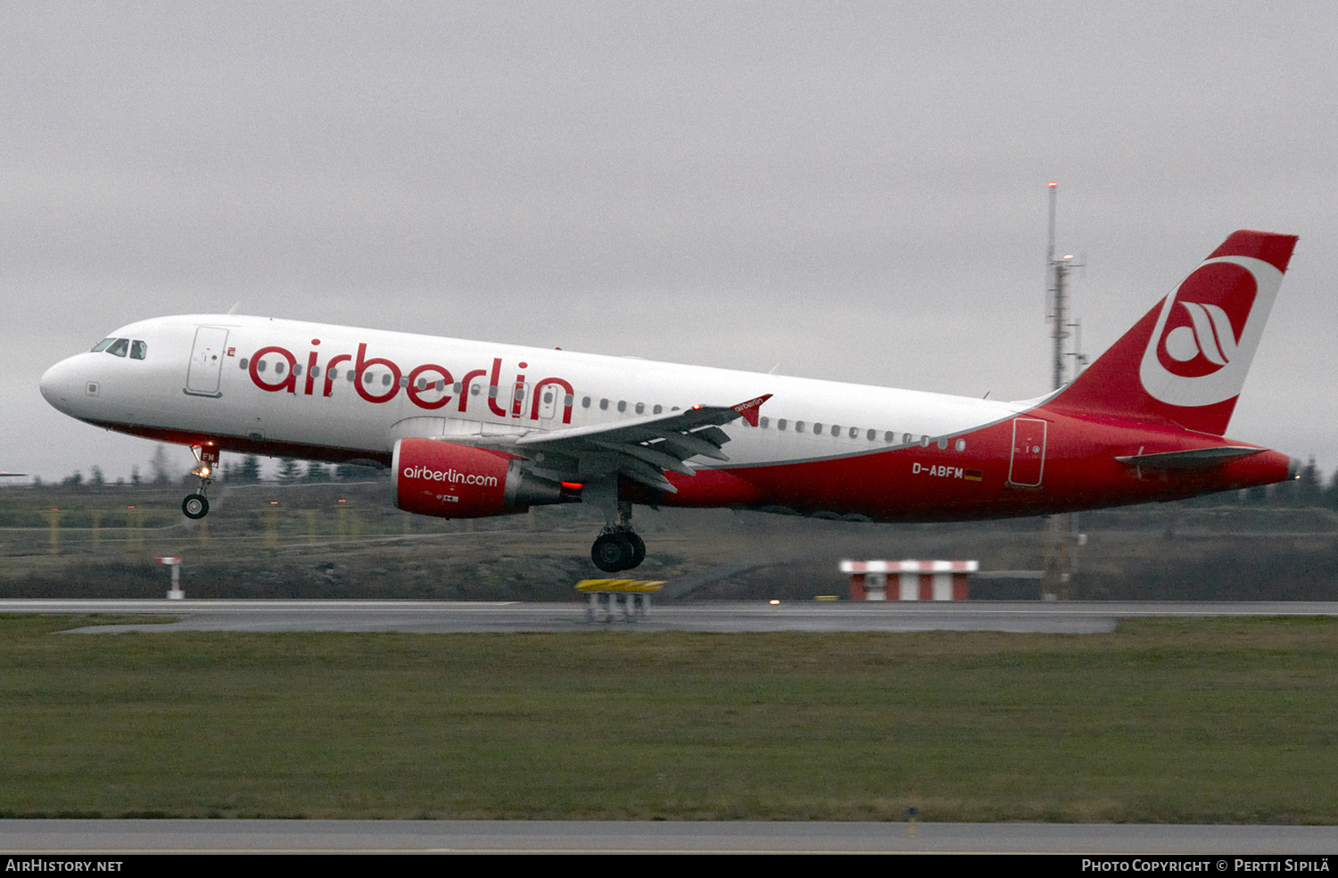 Aircraft Photo of D-ABFM | Airbus A320-214 | Air Berlin | AirHistory.net #167716
