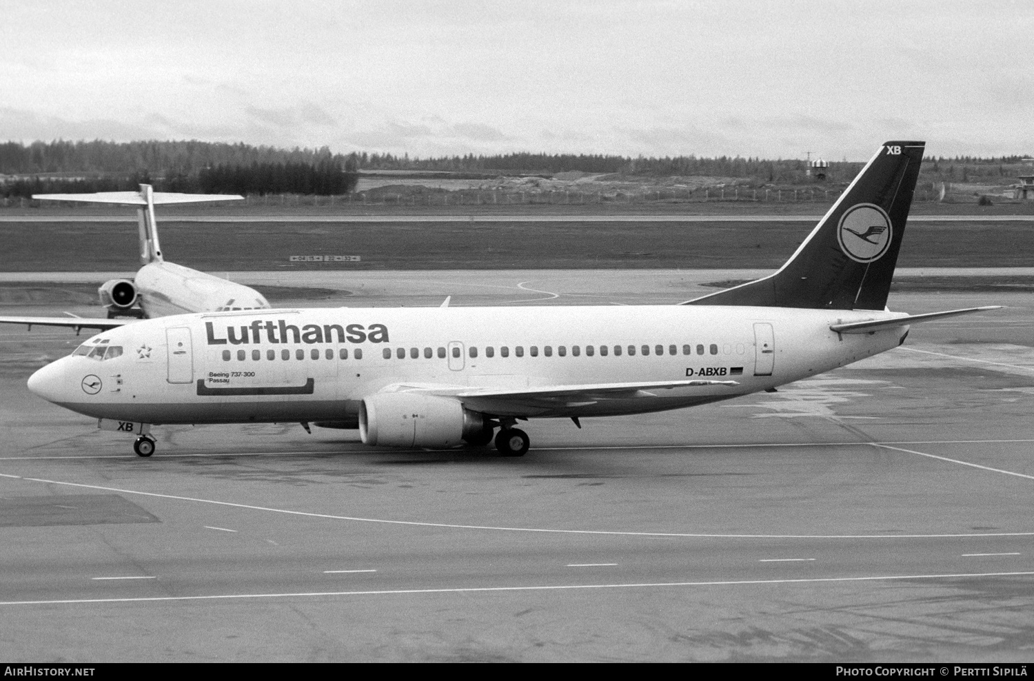 Aircraft Photo of D-ABXB | Boeing 737-330(QC) | Lufthansa | AirHistory.net #167822