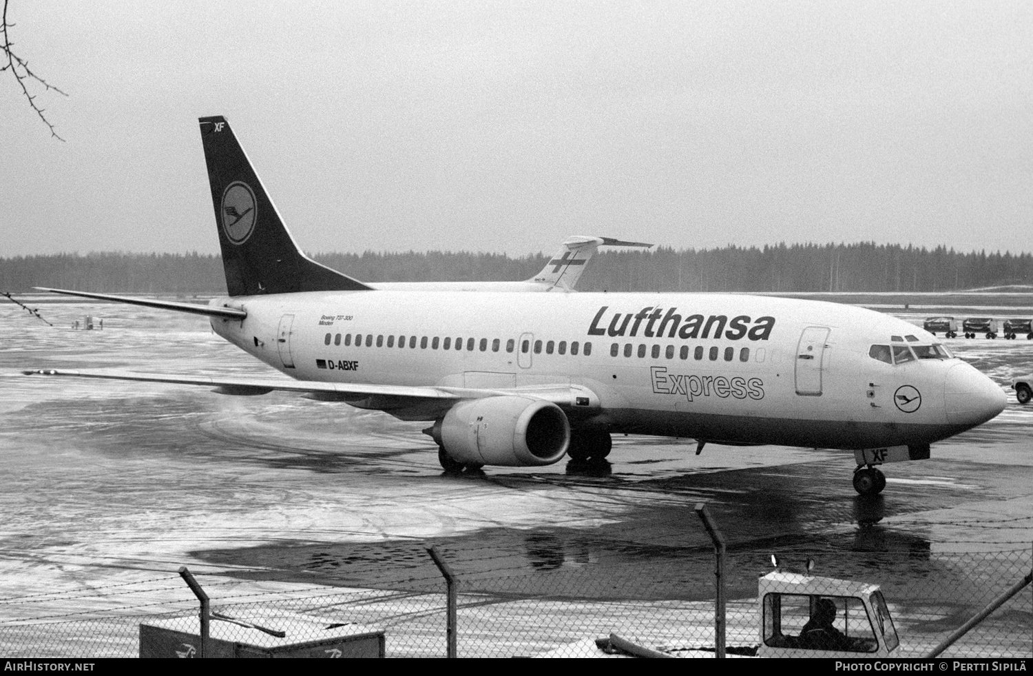 Aircraft Photo of D-ABXF | Boeing 737-330 | Lufthansa Express | AirHistory.net #167858