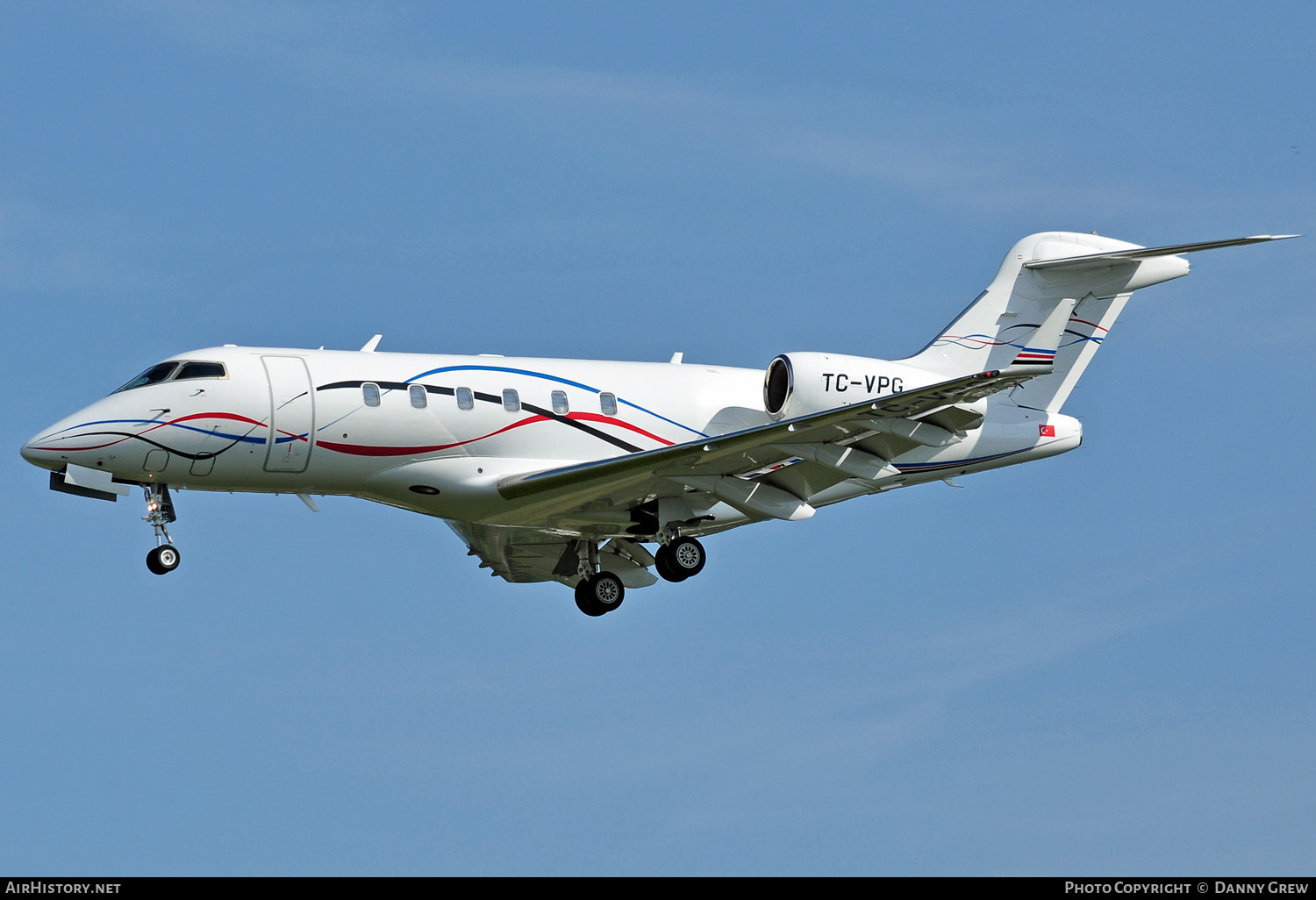 Aircraft Photo of TC-VPG | Bombardier Challenger 300 (BD-100-1A10) | AirHistory.net #167997