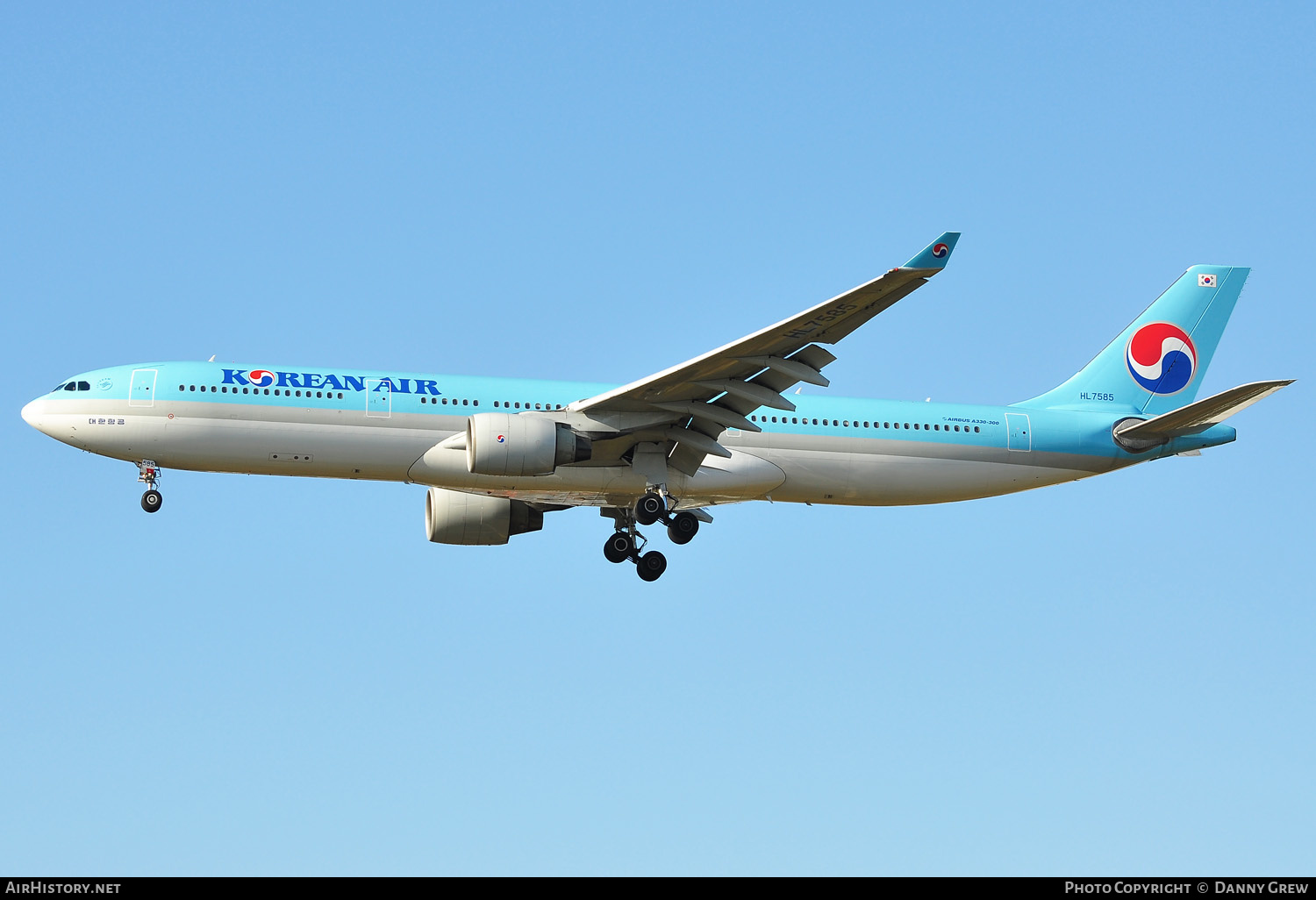 Aircraft Photo of HL7585 | Airbus A330-323 | Korean Air | AirHistory.net #168191