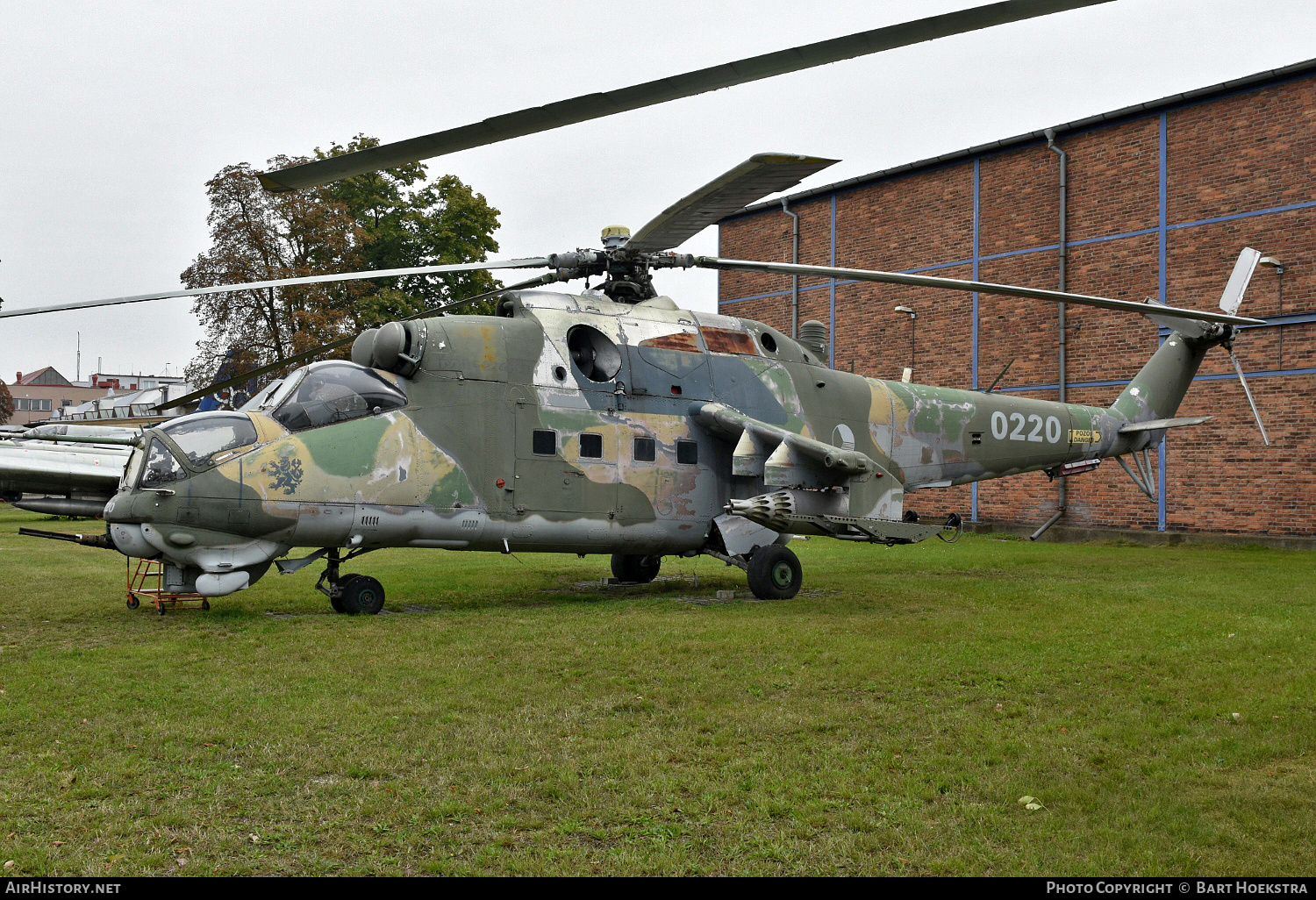 Aircraft Photo of 0220 | Mil Mi-24D | Czechoslovakia - Air Force | AirHistory.net #168415