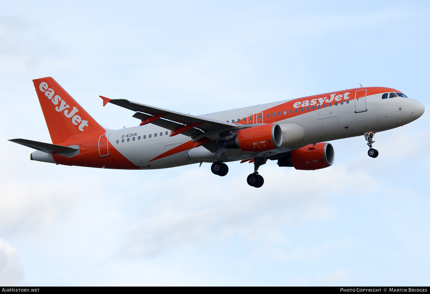 Aircraft Photo of G-EZUA | Airbus A320-214 | EasyJet | AirHistory.net #168494