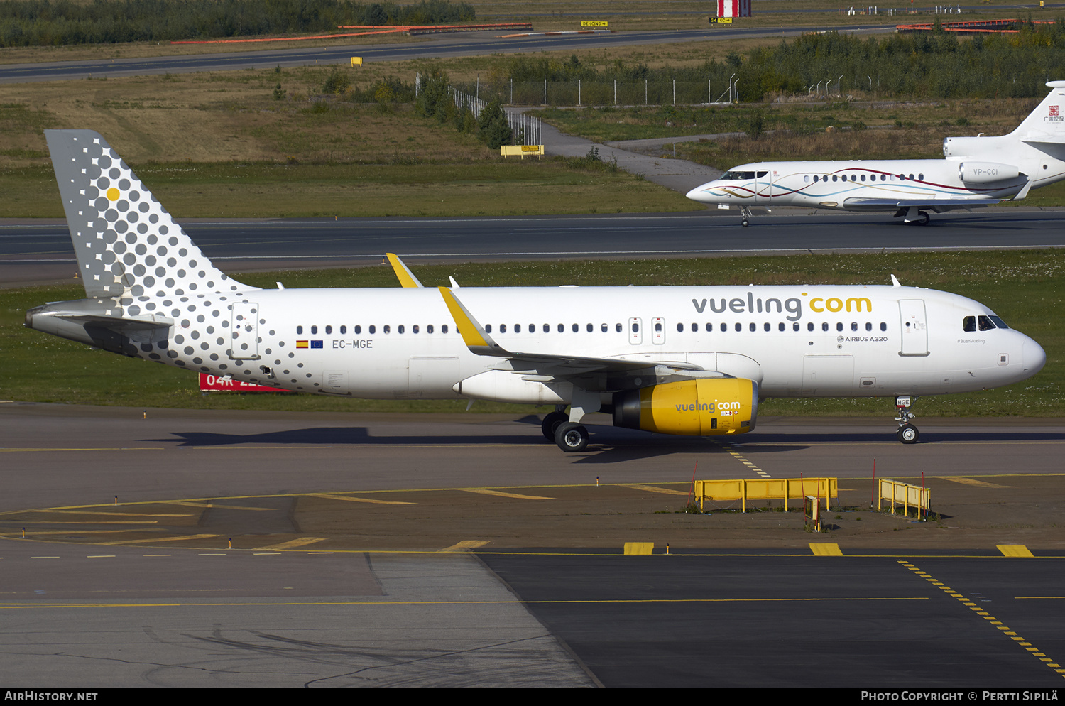 Aircraft Photo of EC-MGE | Airbus A320-232 | Vueling Airlines | AirHistory.net #168669