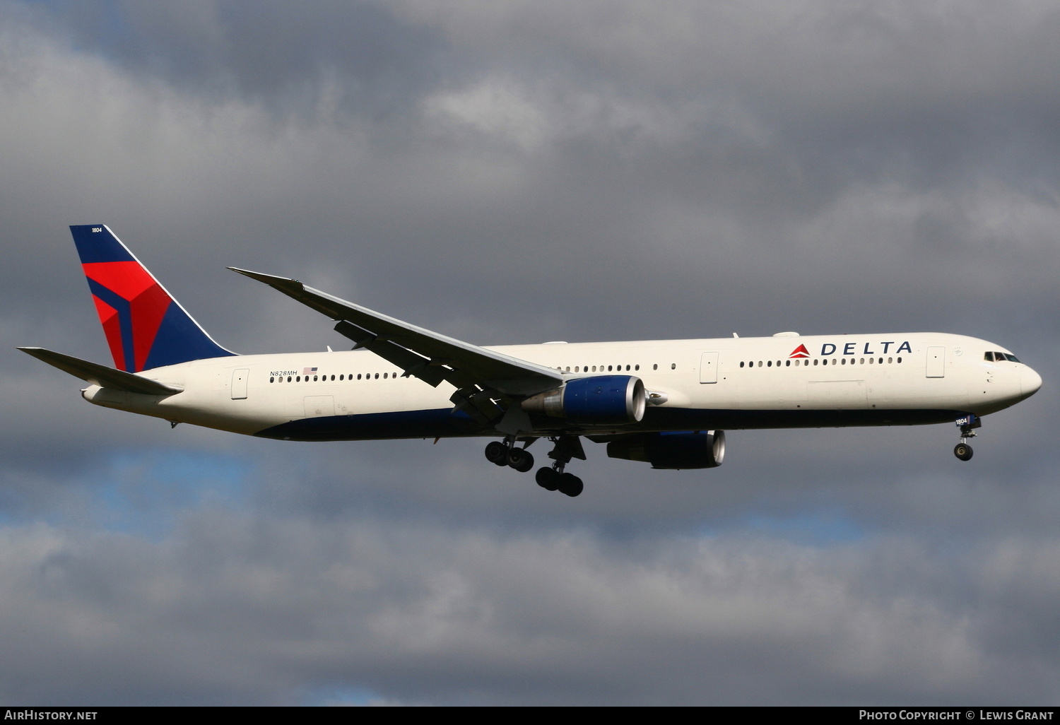 Aircraft Photo of N828MH | Boeing 767-432/ER | Delta Air Lines | AirHistory.net #168683