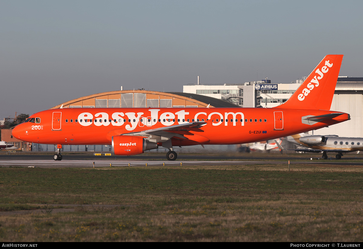 Aircraft Photo of G-EZUI | Airbus A320-214 | EasyJet | AirHistory.net #168690