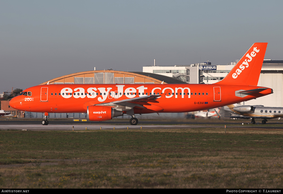 Aircraft Photo of G-EZUI | Airbus A320-214 | EasyJet | AirHistory.net #168690