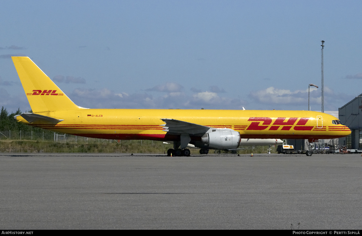 Aircraft Photo of D-ALEB | Boeing 757-236/SF | DHL International | AirHistory.net #169177