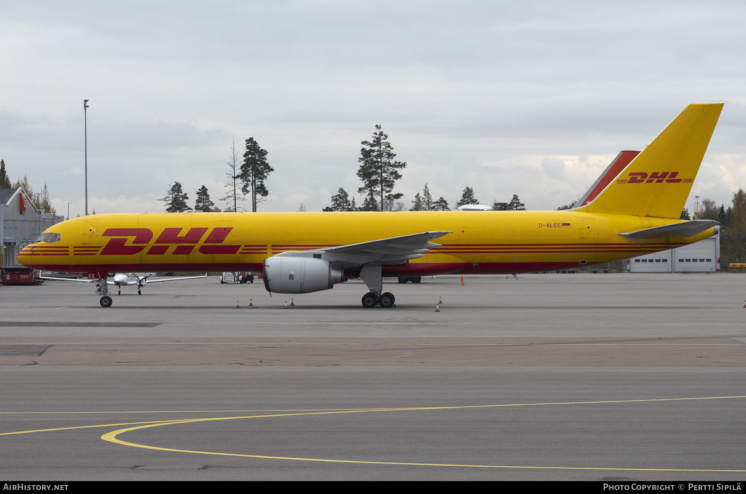 Aircraft Photo of D-ALEE | Boeing 757-236/SF | DHL International | AirHistory.net #169213