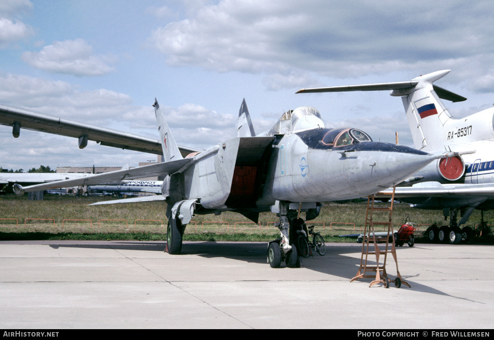 Aircraft Photo of 01 blue | Mikoyan-Gurevich MiG-25U-LL | Russia - Air Force | AirHistory.net #169370