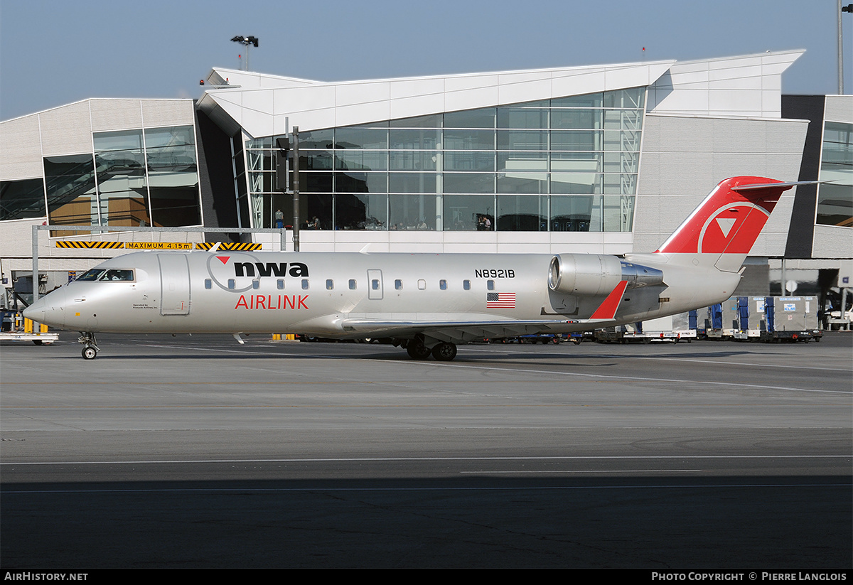 Aircraft Photo of N8921B | Bombardier CRJ-200LR (CL-600-2B19) | NWA Airlink | AirHistory.net #169695