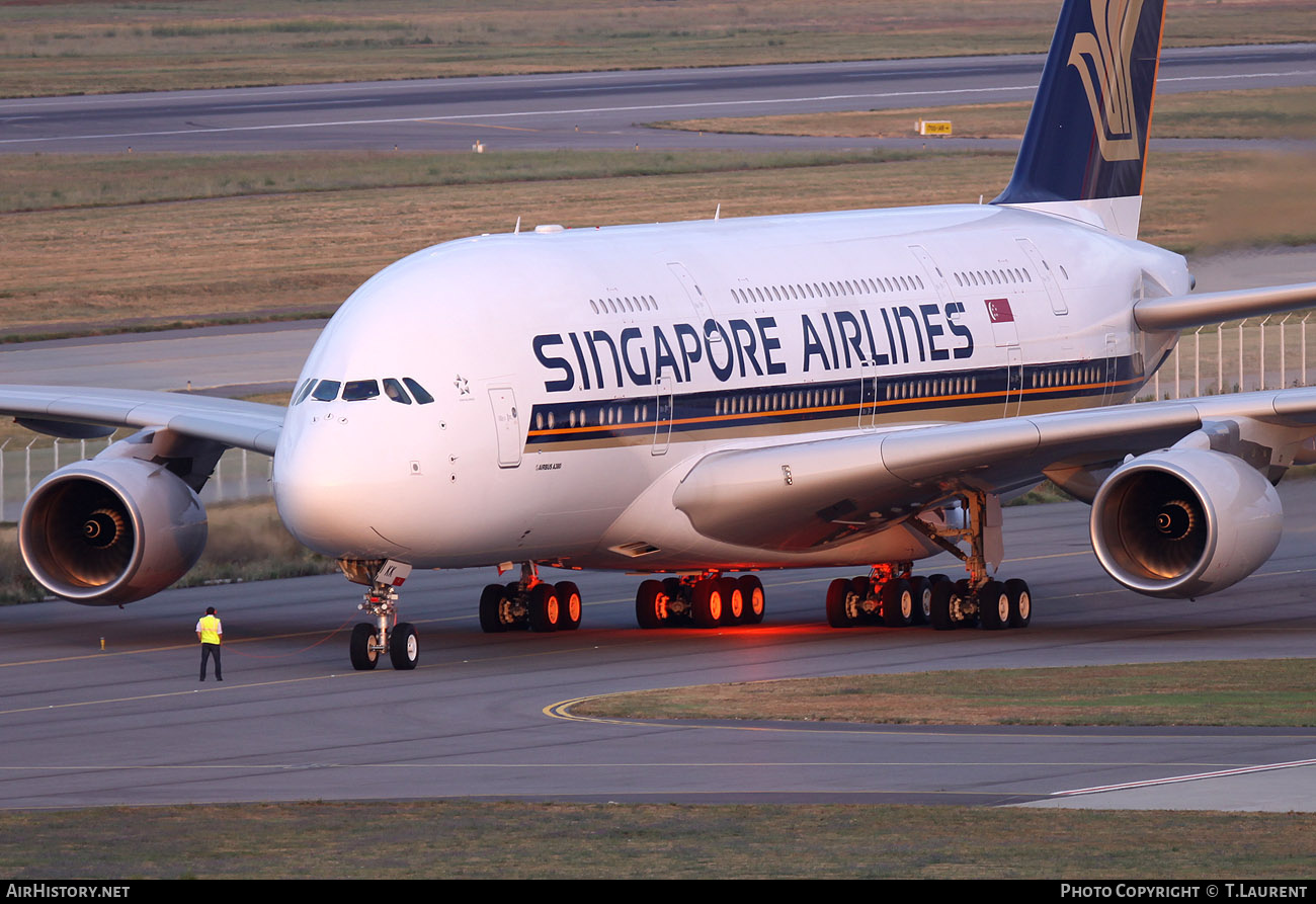 Aircraft Photo of 9V-SKK | Airbus A380-841 | Singapore Airlines | AirHistory.net #169786