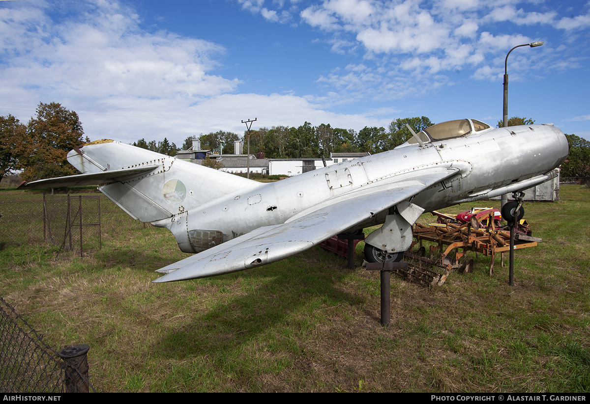 Aircraft Photo of 3935 | Mikoyan-Gurevich MiG-15bisSB | Czechoslovakia - Air Force | AirHistory.net #170008