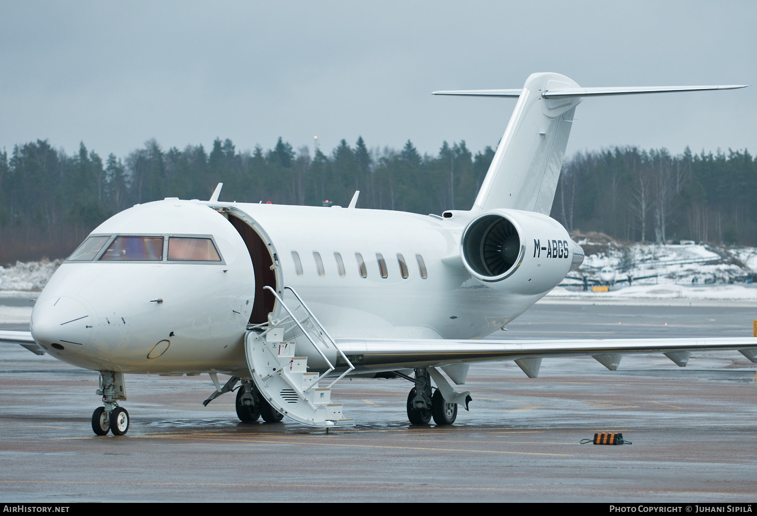 Aircraft Photo of M-ABGS | Bombardier Challenger 605 (CL-600-2B16) | AirHistory.net #170768