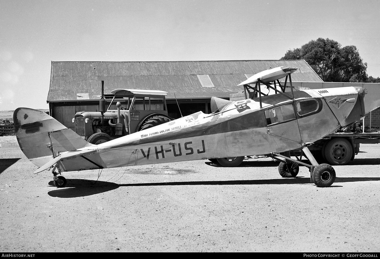 Aircraft Photo of VH-USJ | De Havilland D.H. 83 Fox Moth | Royal Flying Doctor Service - RFDS | AirHistory.net #170835