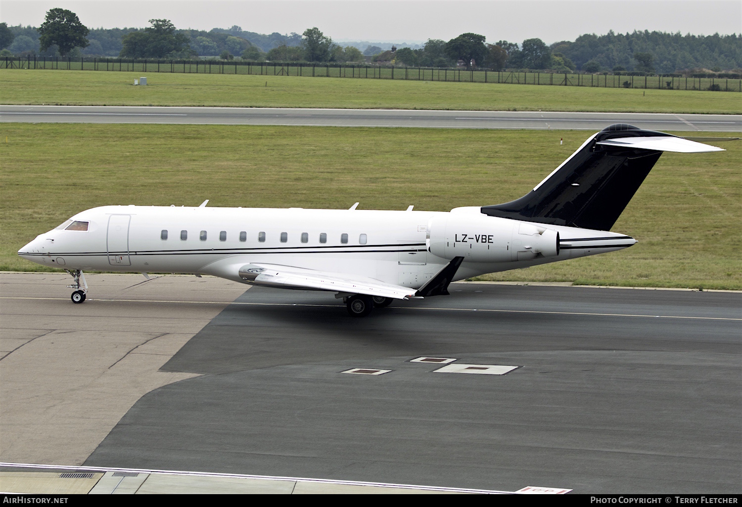 Aircraft Photo of LZ-VBE | Bombardier Global 6000 (BD-700-1A10) | AirHistory.net #170983