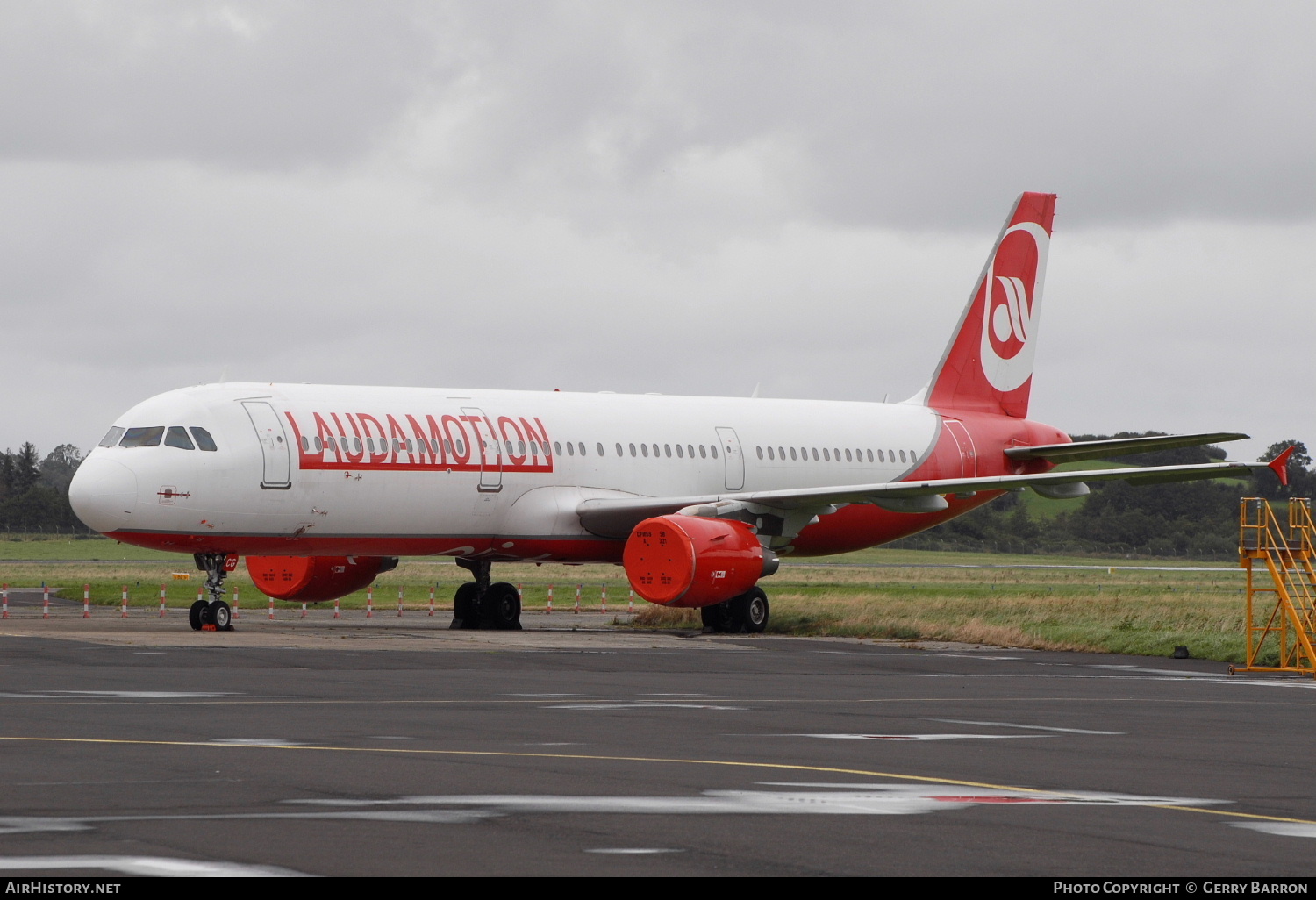Aircraft Photo of D-AEUA | Airbus A321-211 | Laudamotion | AirHistory.net #171149