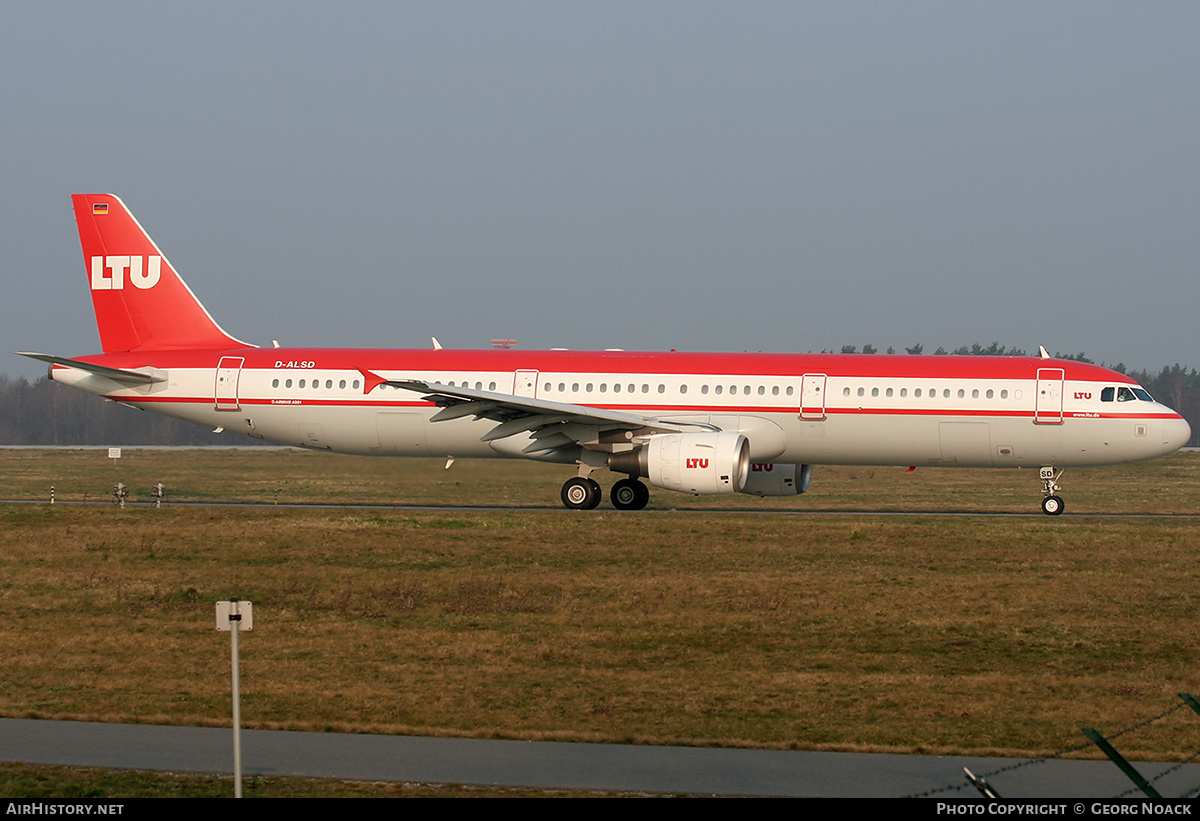 Aircraft Photo of D-ALSD | Airbus A321-211 | LTU - Lufttransport-Unternehmen | AirHistory.net #171179