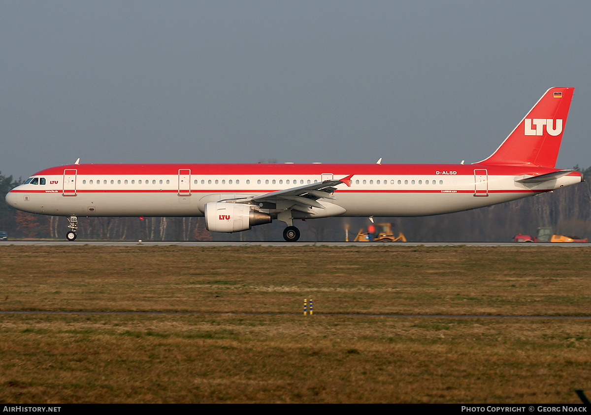 Aircraft Photo of D-ALSD | Airbus A321-211 | LTU - Lufttransport-Unternehmen | AirHistory.net #171277