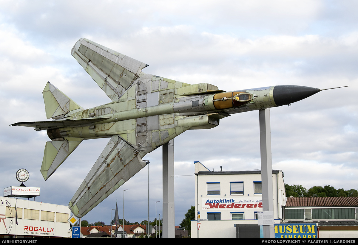 Aircraft Photo of 2027 | Mikoyan-Gurevich MiG-23ML | Germany - Air Force | AirHistory.net #171501