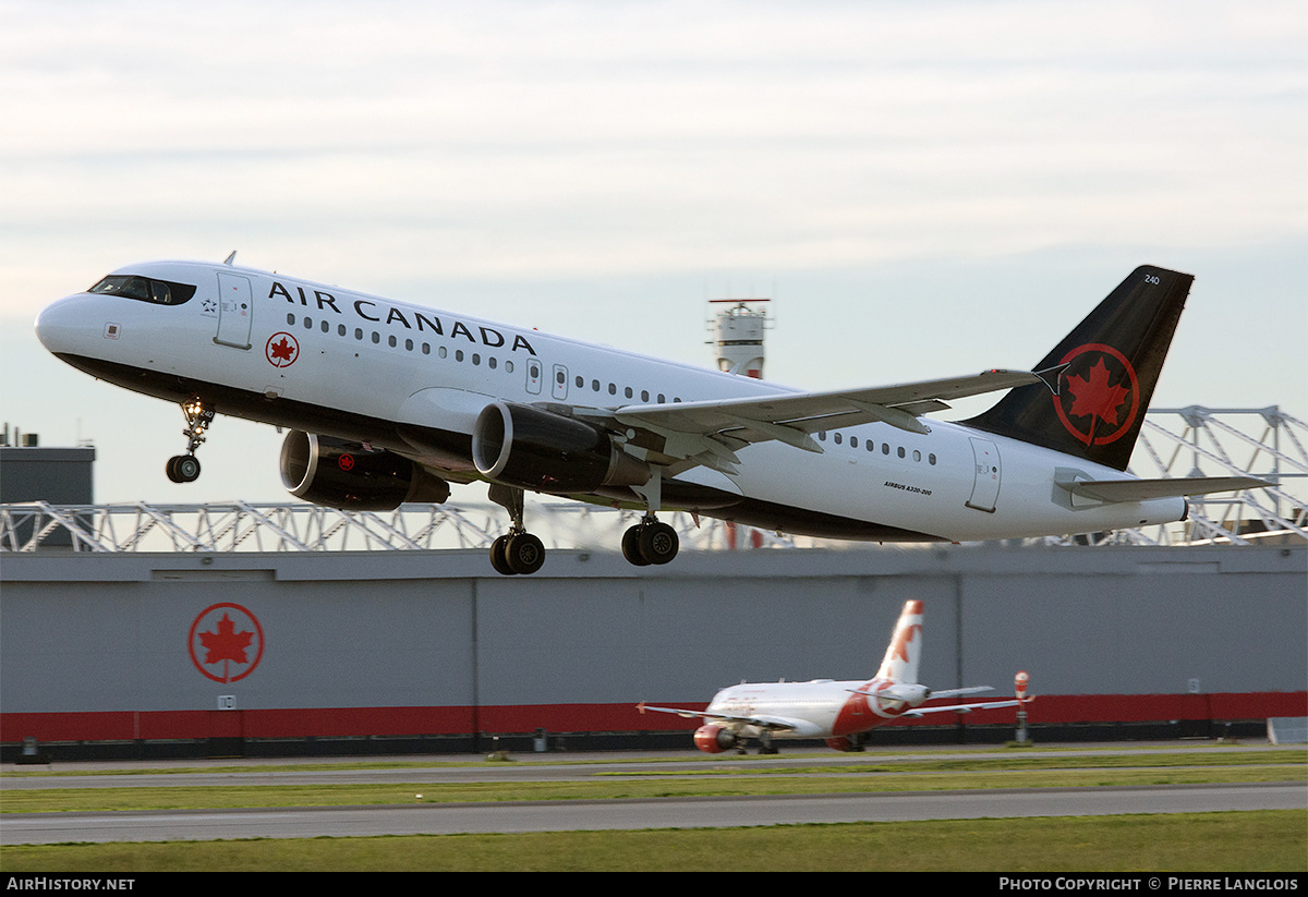 Aircraft Photo of C-FZQS | Airbus A320-214 | Air Canada | AirHistory.net #171533