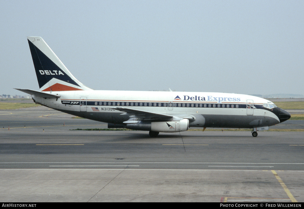 Aircraft Photo of N313DL | Boeing 737-232/Adv | Delta Express | AirHistory.net #171809