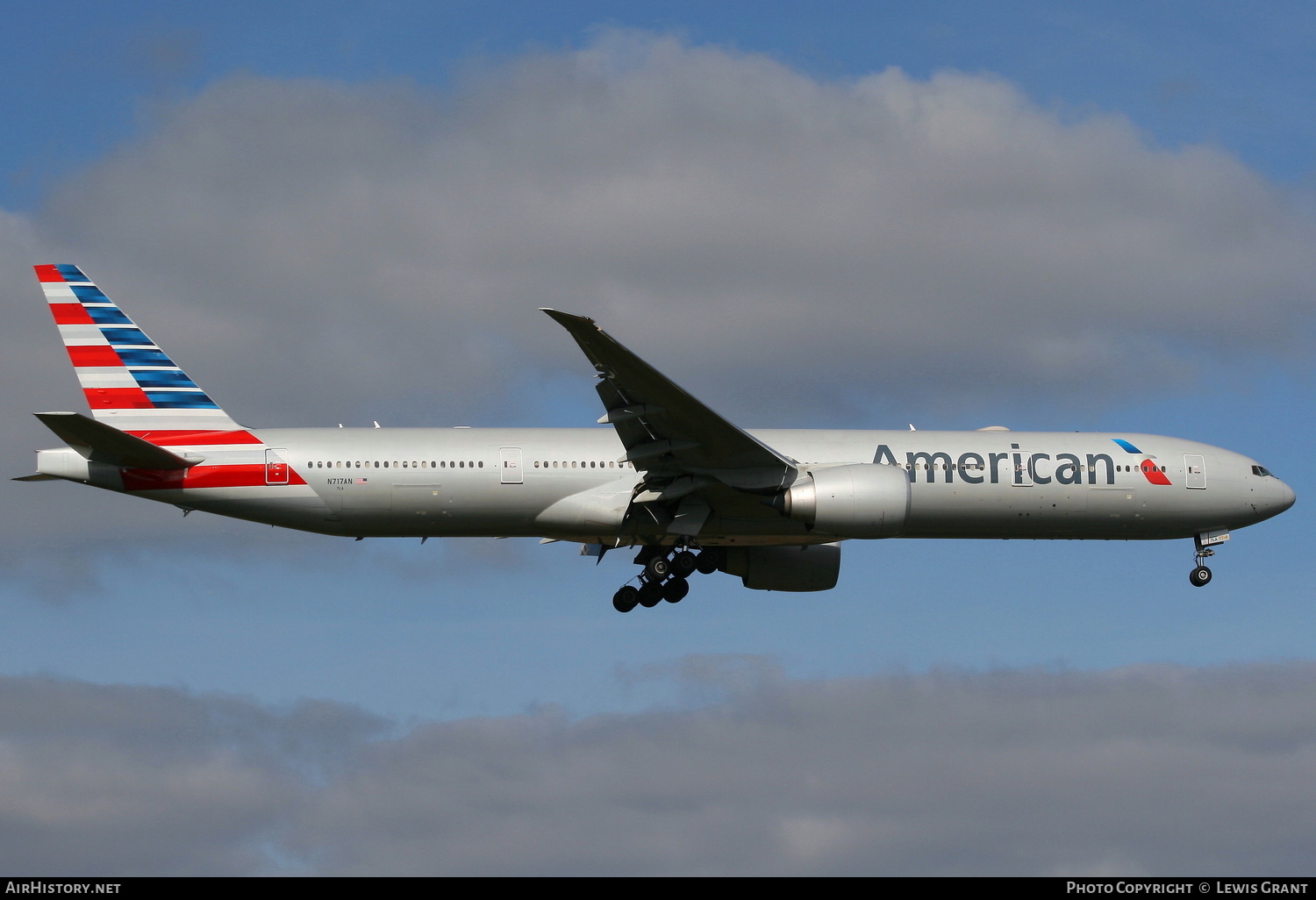 Aircraft Photo of N717AN | Boeing 777-323/ER | American Airlines | AirHistory.net #172250