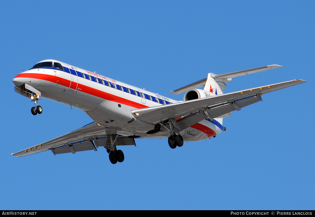 Aircraft Photo of N733KR | Embraer ERJ-135LR (EMB-135LR) | American Eagle | AirHistory.net #172548