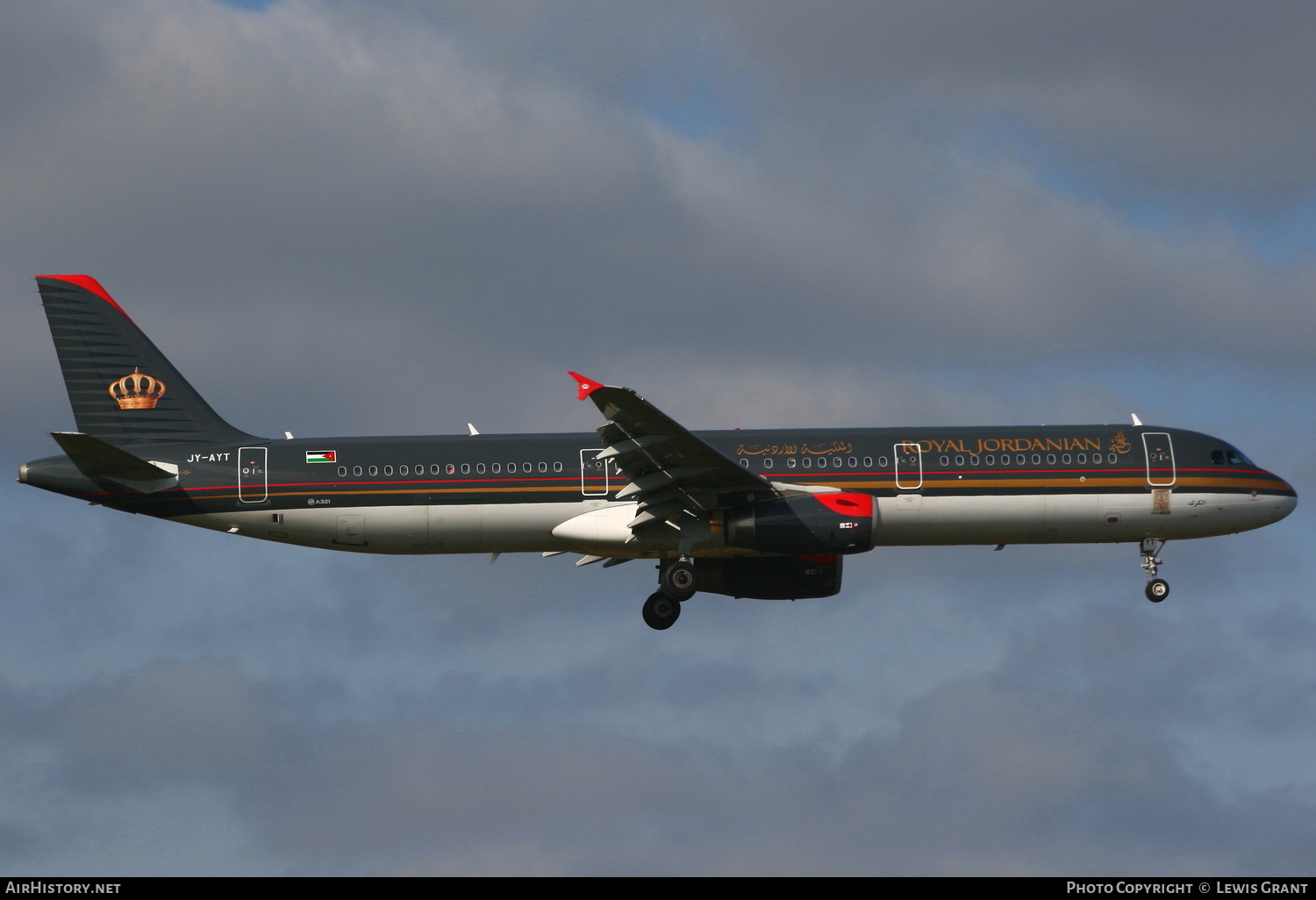 Aircraft Photo of JY-AYT | Airbus A321-231 | Royal Jordanian Airlines | AirHistory.net #172583