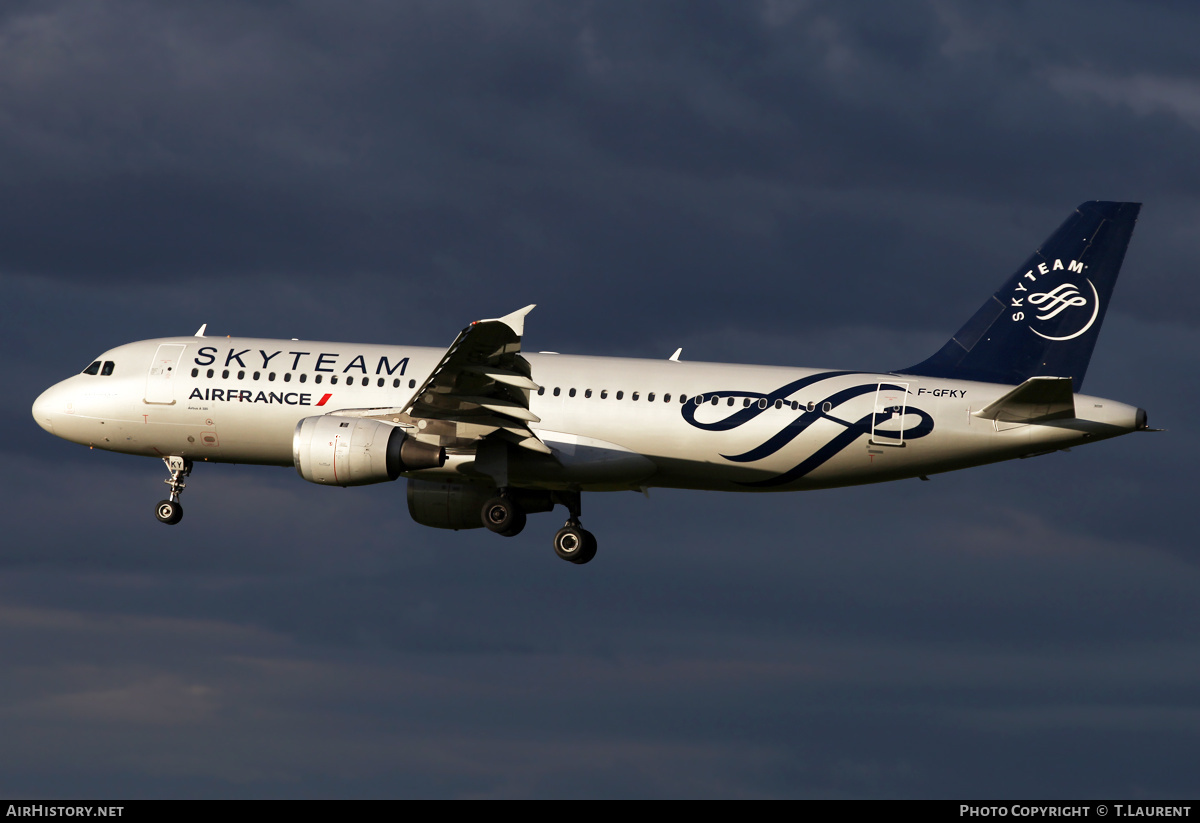 Aircraft Photo of F-GFKY | Airbus A320-211 | Air France | AirHistory.net #172590