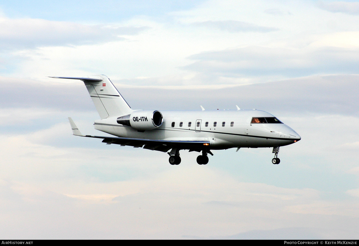 Aircraft Photo of OE-ITH | Bombardier Challenger 604 (CL-600-2B16) | AirHistory.net #172942