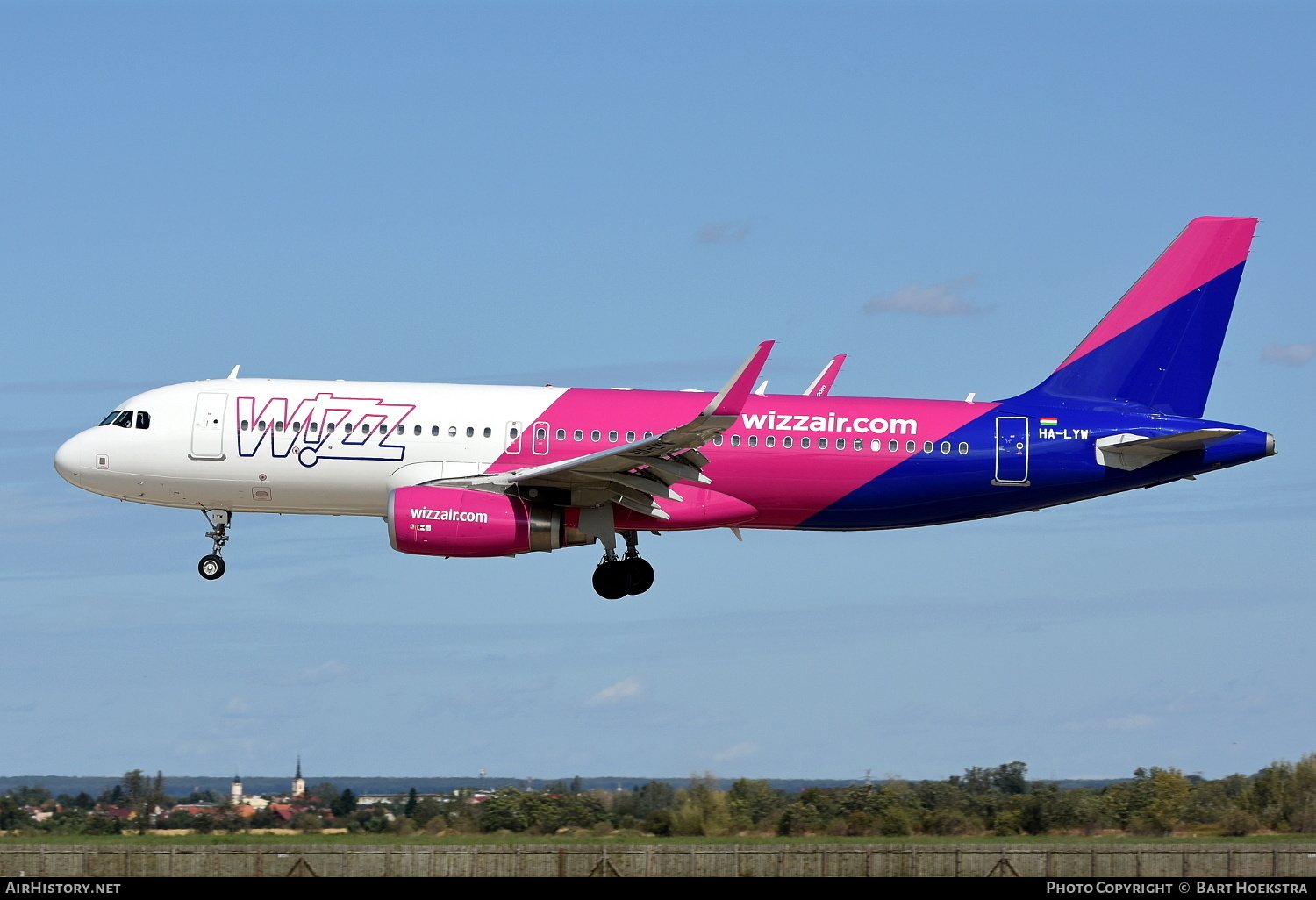Aircraft Photo of HA-LYW | Airbus A320-232 | Wizz Air | AirHistory.net #172963
