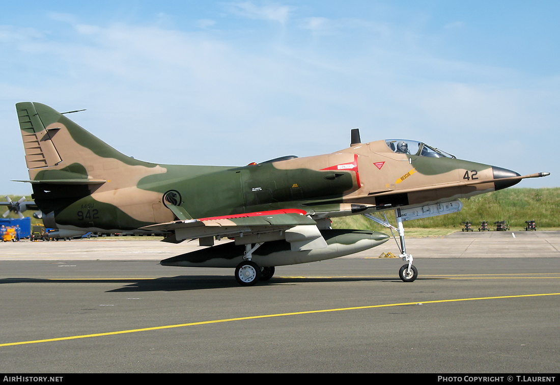 Aircraft Photo of 942 | Douglas A-4SU Skyhawk | Singapore - Air Force | AirHistory.net #173666