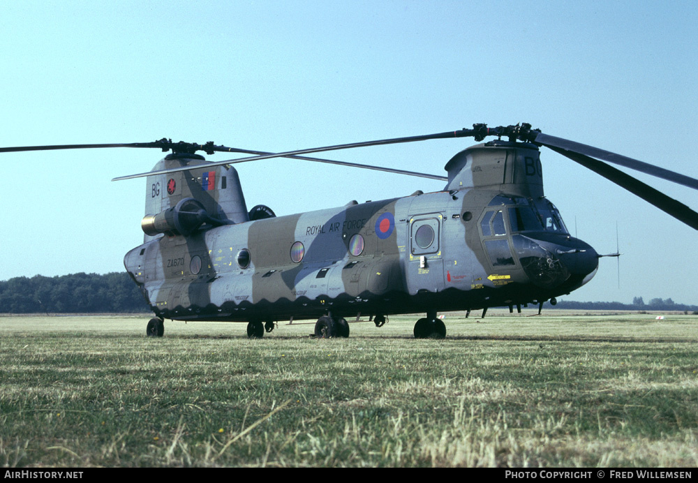 Aircraft Photo of ZA670 | Boeing Vertol Chinook HC1 (352) | UK - Air Force | AirHistory.net #174226