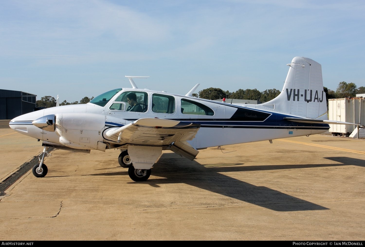 Aircraft Photo of VH-UAJ | Beech E95 Travel Air | AirHistory.net #174291