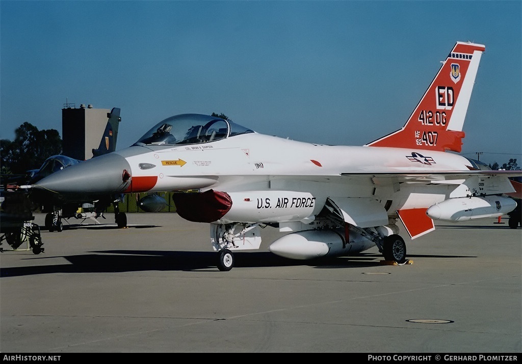 Aircraft Photo of 92-0407 / AF92-407 | Lockheed F-16A Fighting Falcon | USA - Air Force | AirHistory.net #174551