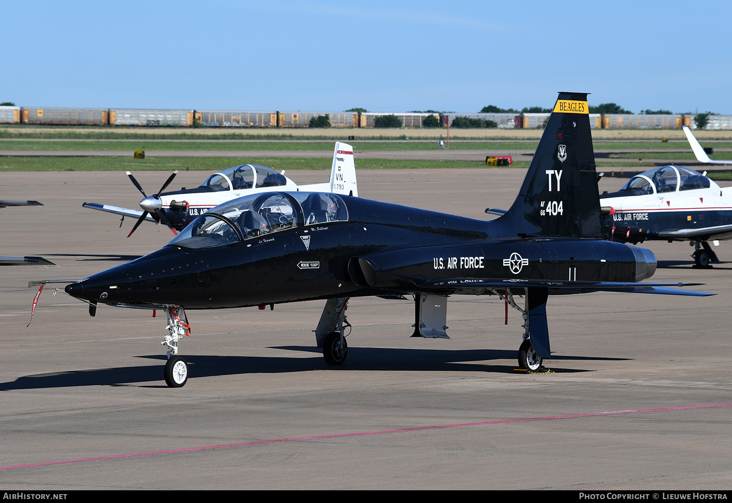 Aircraft Photo of 66-8404 / AF66-404 | Northrop T-38A Talon | USA - Air Force | AirHistory.net #174567