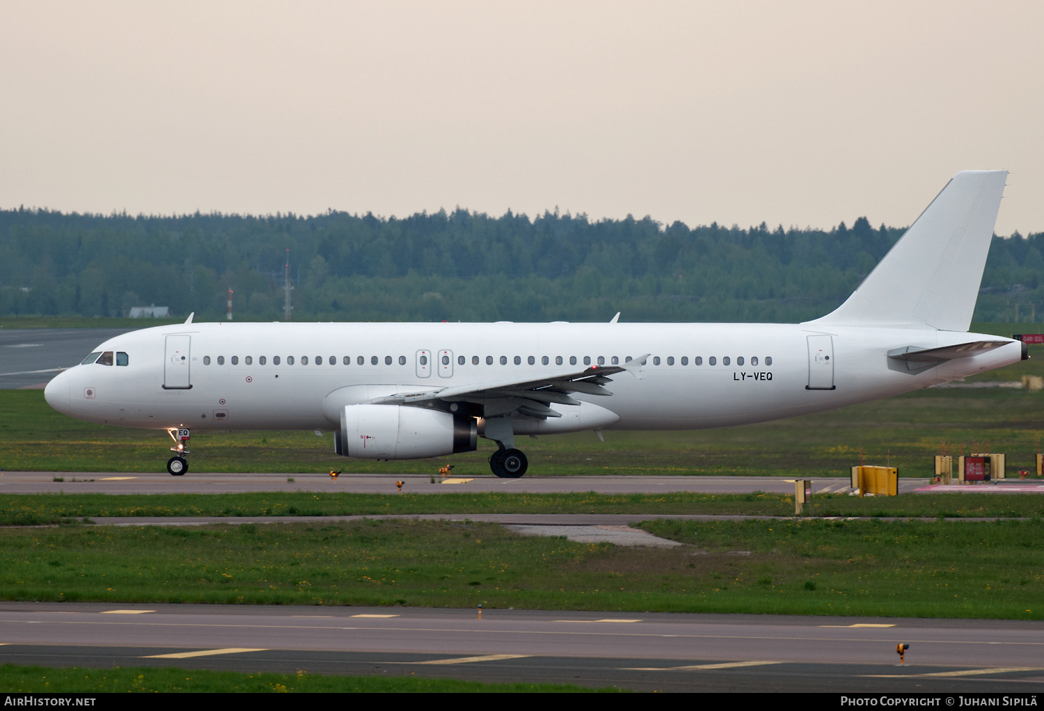 Aircraft Photo of LY-VEQ | Airbus A320-232 | AirHistory.net #174865