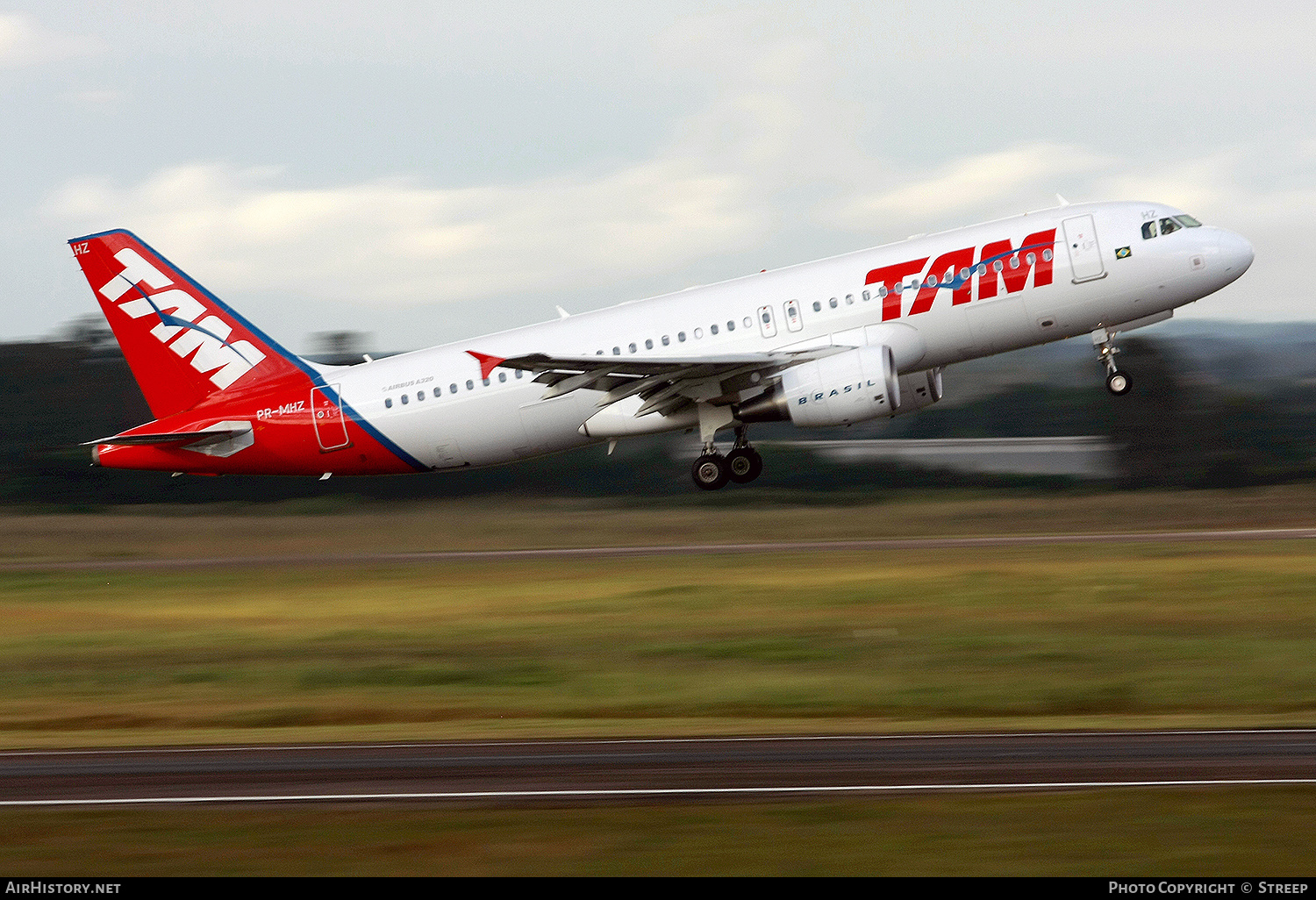 Aircraft Photo of PR-MHZ | Airbus A320-214 | TAM Linhas Aéreas | AirHistory.net #175238