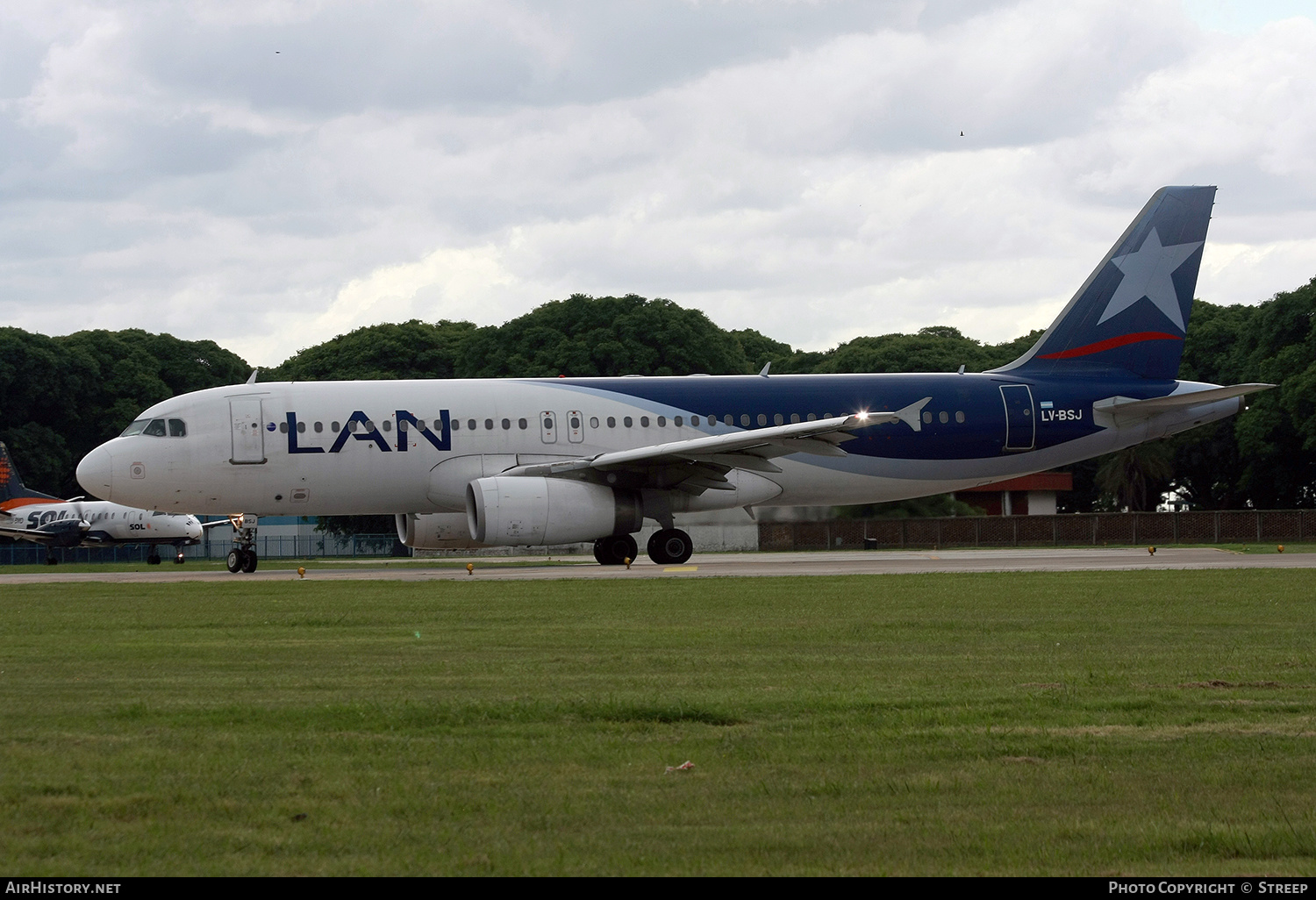 Aircraft Photo of LV-BSJ | Airbus A320-233 | LAN Airlines - Línea Aérea Nacional | AirHistory.net #175257