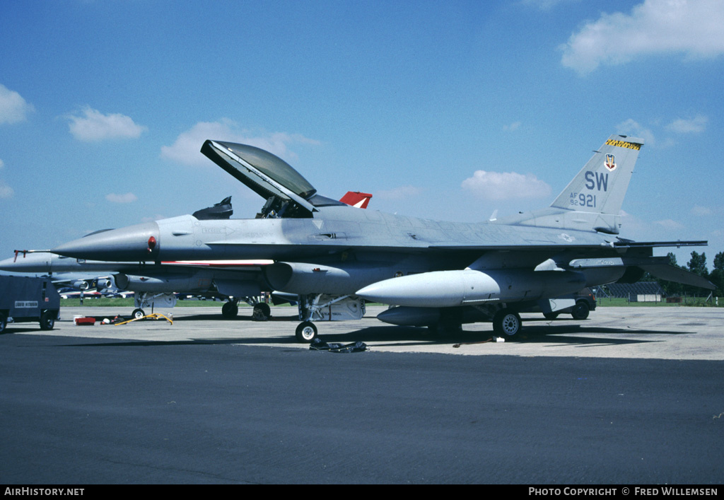 Aircraft Photo of 92-3921 / AF92-921 | Lockheed F-16CJ Fighting Falcon | USA - Air Force | AirHistory.net #175356