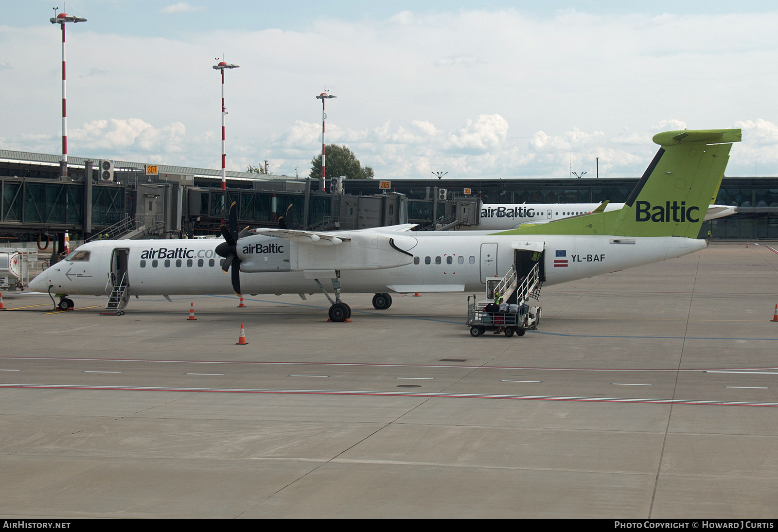 Aircraft Photo of YL-BAF | Bombardier DHC-8-402 Dash 8 | AirBaltic | AirHistory.net #175372